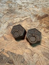 Lotto 2 pesi antichi da bilancia 2 Kg – ghisa esagonale con anello – vintage