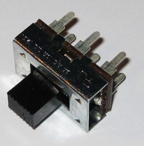 Interrupteur à diapositives 3A DPDT - 125 VAC - 3 ampères - Corps métallique - Monture de carte PC - 6 contacts - Photo 1 sur 5