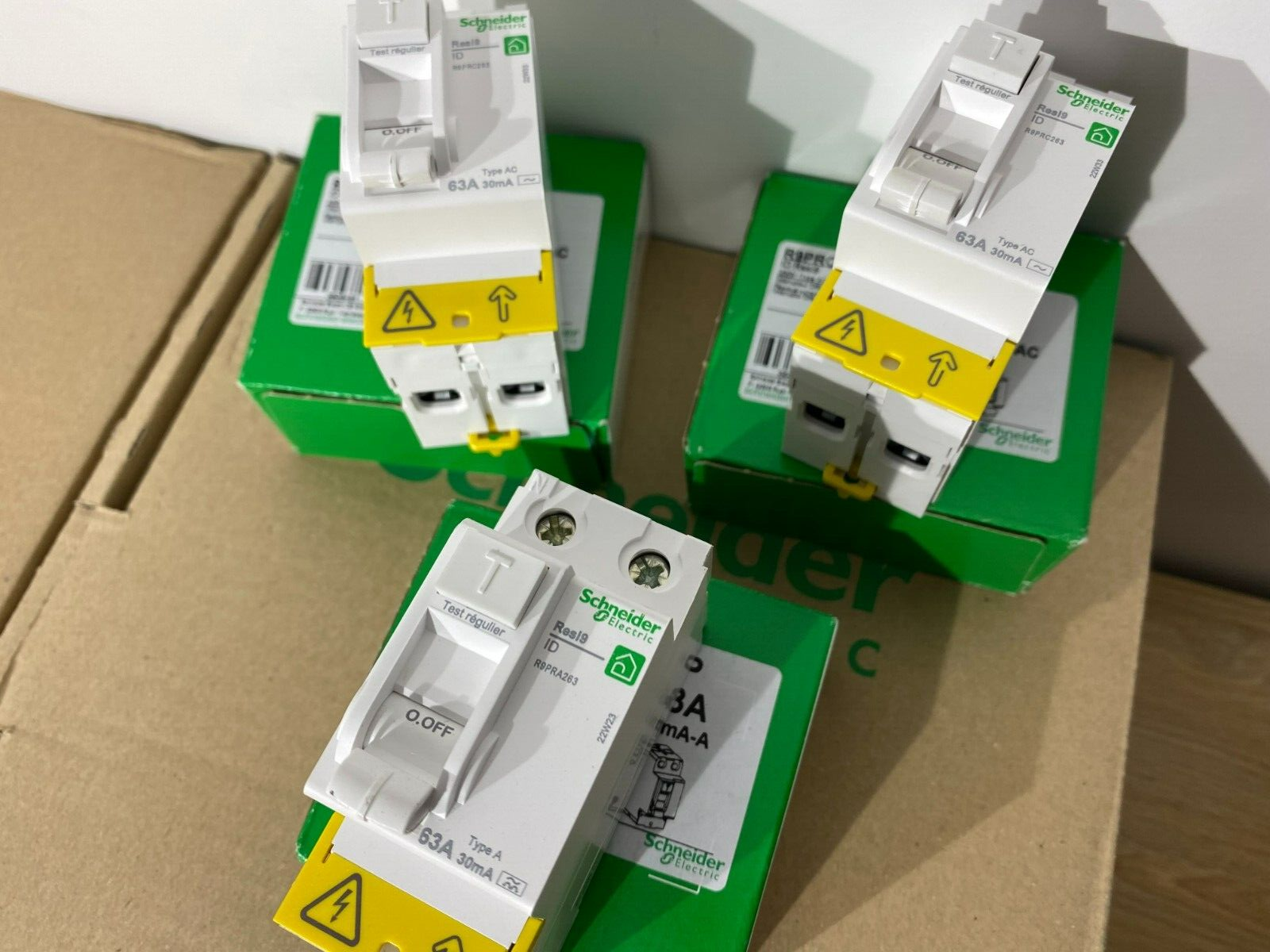 DESTOCK Interrupteur différentiel SCHNEIDER Resi9 XP 63A 30mA Type A 2P R9PRA263 - Image 7