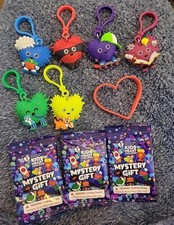 2023 Kids Heart Challenge 6 Keychains With Wristband  3 Mystery Gifts