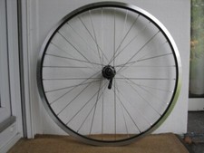 26 Zoll-Vorderrad: silberne Shimano XT Disc-Nabe, schwarze Remerx-Felge, neu