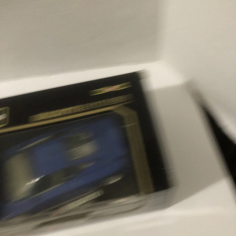 Burago 1991 Bugatti EB110 Blue 1/18 Scale Diecast Model Car - Image 4 of 4