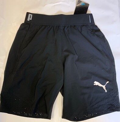 Puma Trainingshose Short Größe S. Unbenutzt aus Geschäftsauflösung