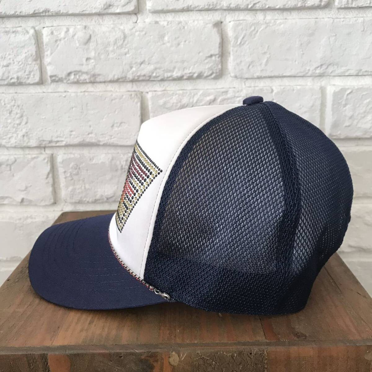 A BATHING APE KISS LOGO スワロフスキー　メッシュキャップ A BATHING APE KISS LOGO スワロフスキーメッシュキャップ