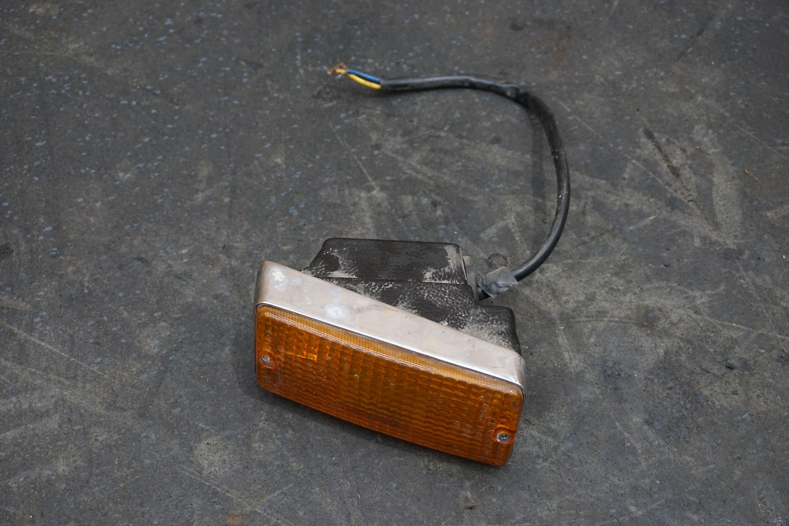 Front Right Turn Signal Light Lamp Carello 16.632.717 OEM Maserati Merak 1975