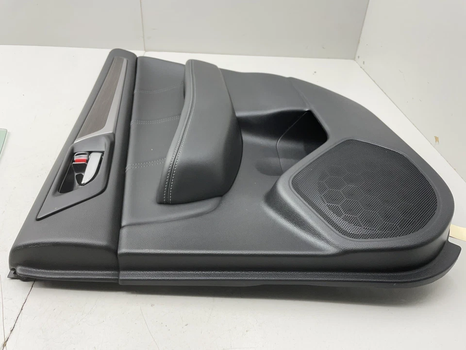 Subaru Legacy 2019 pasajero trasero eléctrico interior puerta panel de moldura Foto 2 de 4