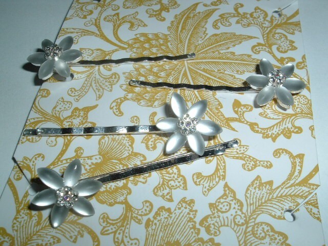 4 FROSTED WHITE GLASS N RHINESTONES FLORAL SILVER BOBBY PINS NEW W TAG