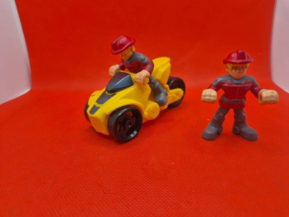 Playskool Heroes Transformers Rescue Bots GRIFFIN ROCK Figure + Trike Firehouse - Image 4 of 4