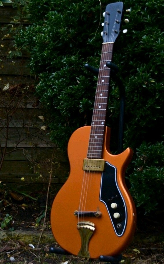 1960 Supro Tosca Thunderstick short-scale electric guitar - good condition