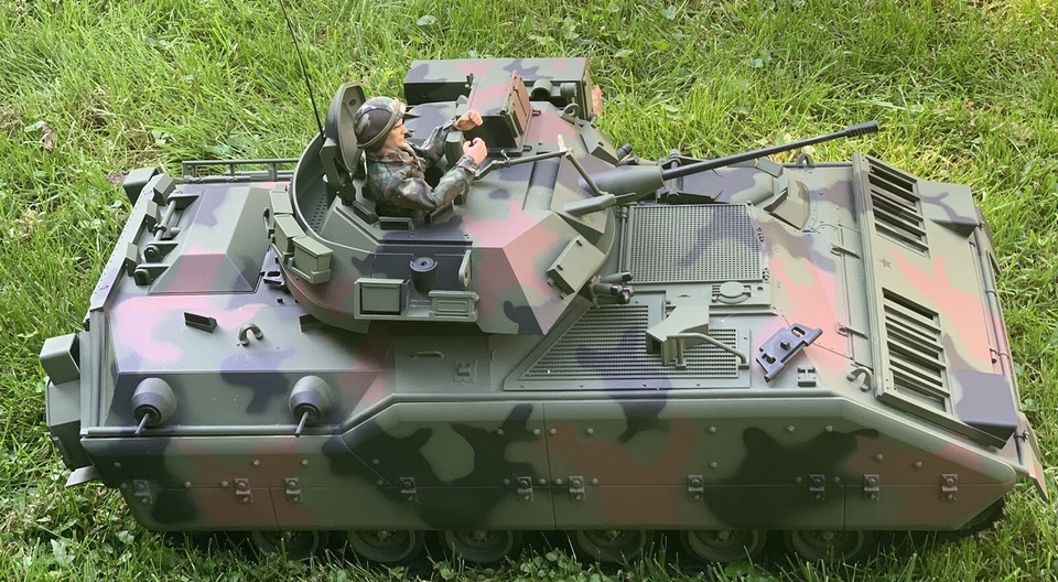 M2 Bradley Fighting Vehicle - 21st Century Toys Ultimate Soldier 1:6 ...