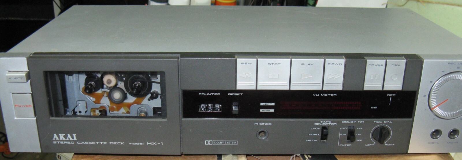 AKAIHX-1StereoCassetteDeck/2-Channel/Dolby/Silver/ForPartsorRepair