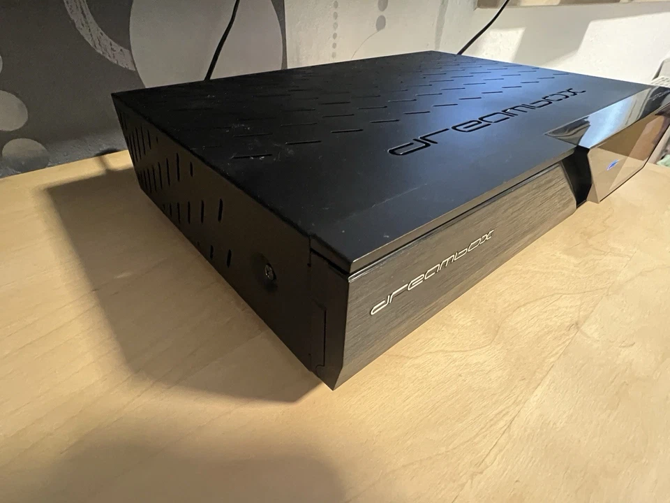 Top Zustand–Dreambox DM900 RC20 2× DVB-S2 X/ 1× DVB-C/T2 Triple Hybrid Tuner) - Bild 3 von 4