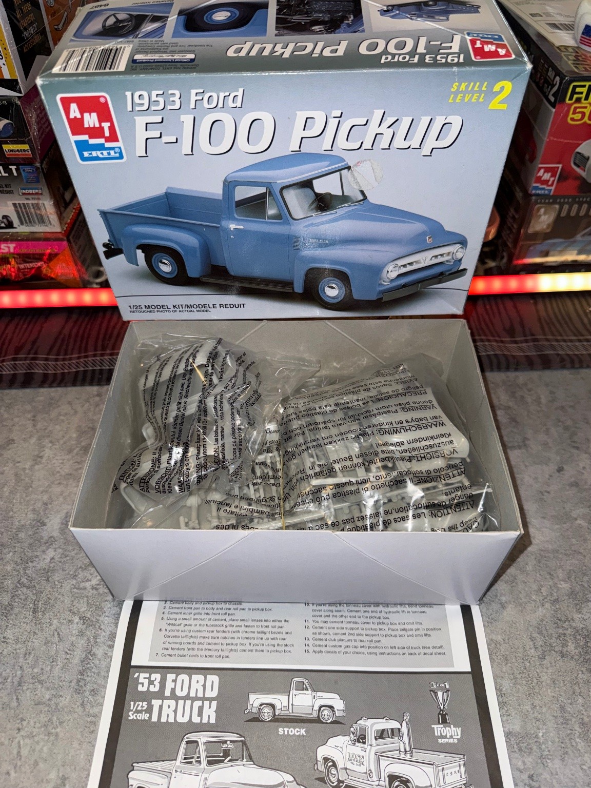 AMT 1953 Ford F-100 Pickup Model Kit 1/25 Scale 3-in-1 Skill Level 2