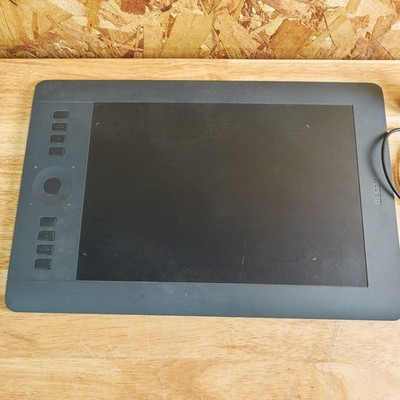 Wacom PTH651 Intuos Pro Medium Pen and Touch Tablet Black w/ Cord
