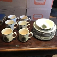 21 Piece Vintage Cuthbertson Original Christmas Tree Plate & Mug Set England