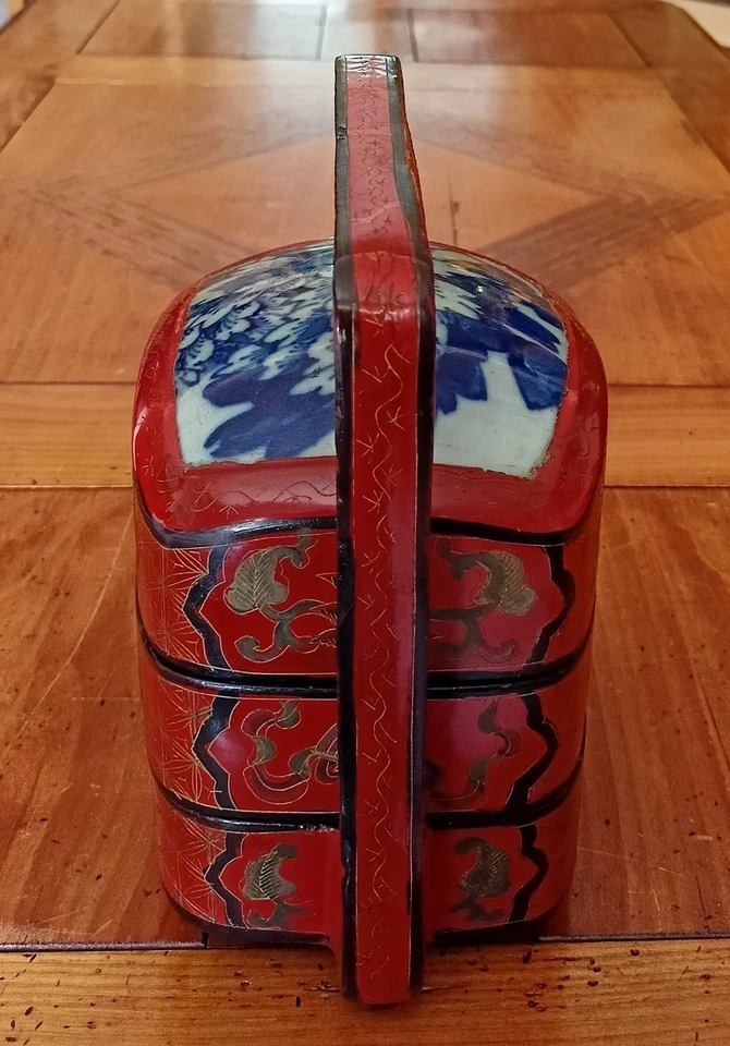 PANIER DE MARIAGE CHINOIS EN BOIS LAQUE ROUGE ET PLAQUE DE PORCELAINE - Photo 4/4