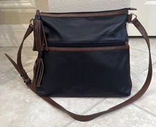 ili New York Leather Black Crossbody Bag Purse Front & Back Zip Pockets Tassel