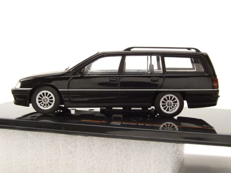 Opel Omega A2 Caravan Kombi 1990 schwarz Modellauto 1:43 ixo models - Bild 3 von 4