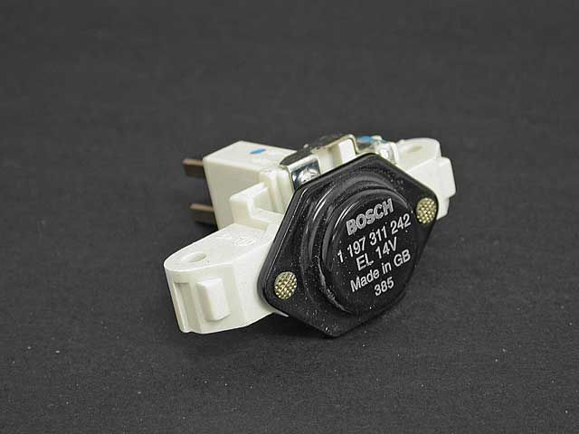 Bosch 66TQ86H Voltage Regulator Fits 1994-1997 Mercedes SL320