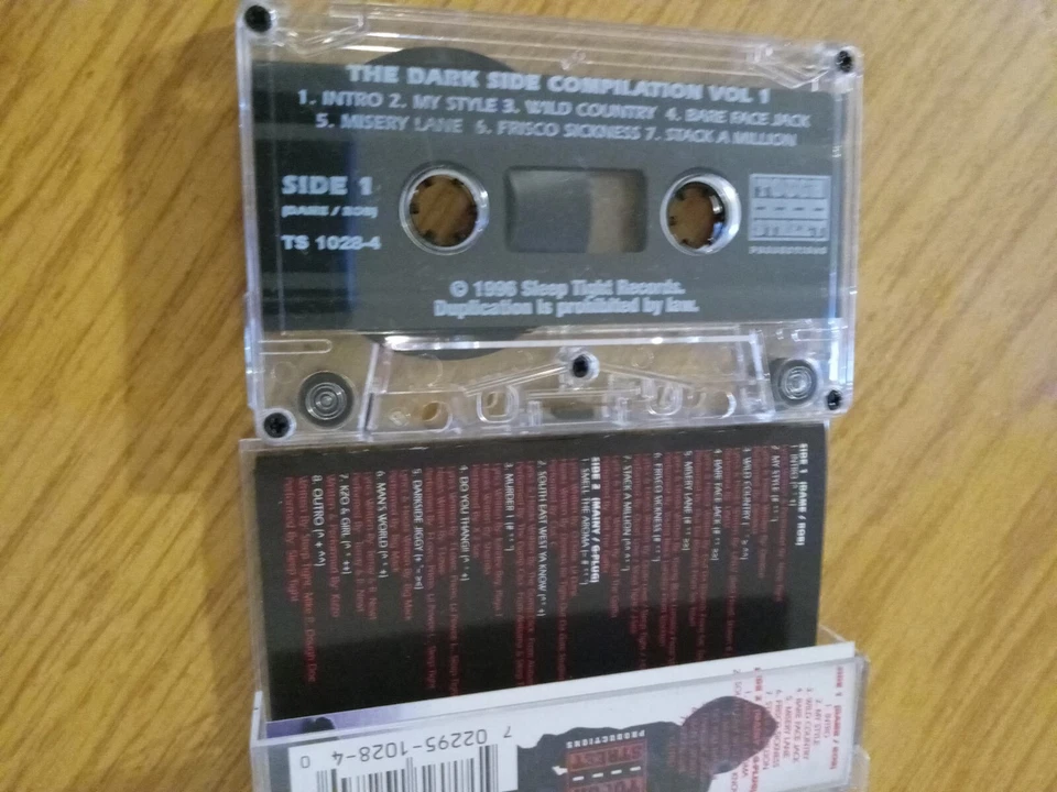 THE DARK SIDE COMPILATION Tape Cassette gangsta LES G 1996 Tested works  Foto 3 de 4