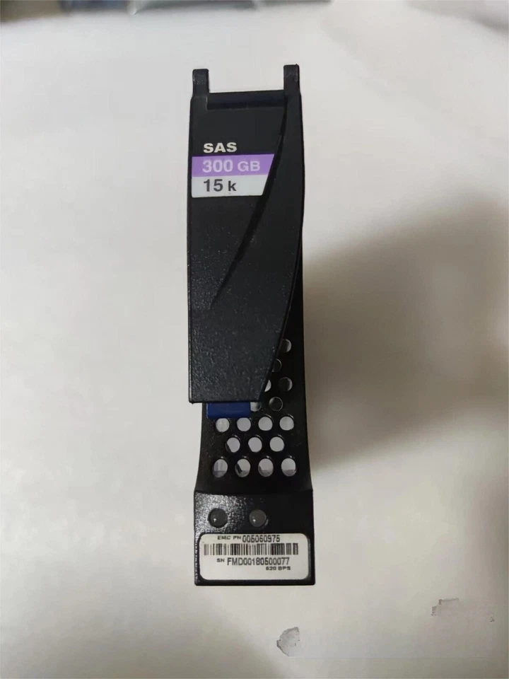 EMC 300GB 005050975 VMAX 15K 2.5"-3.5" SAS 15K RPM Internal Hard Disk Drive - Image 2 of 3