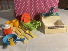 VTG. 1982 FISHER PRICE KITCHEN SINK SET, MORE, USA