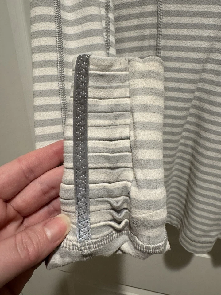 Lululemon 2011 Longsleeve Run Pullover Top - White And Grey Stripe Sz 6 - Image 4 of 4