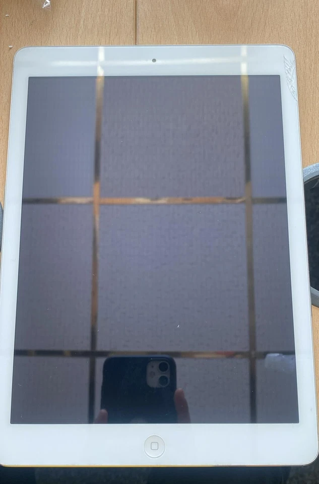 Apple iPad Air 1st Gen 9.7" 64GB, Silver Tablet, - Image 2 of 2