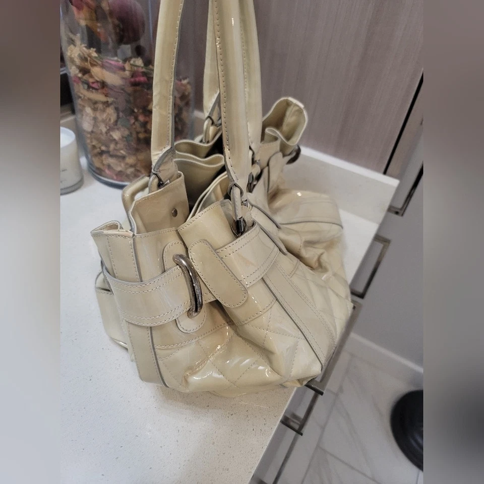 Burberry Beaton large Quilted patent leather bag - Image 3 of 4