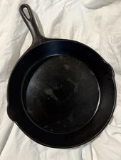 Vintage Unmarked #8 Cast Iron Frying Pan Skillet