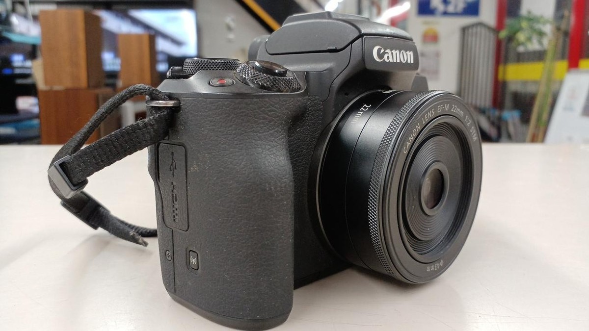 Canon EOS Kiss M 22mm Lens Kit Mirrorless Compact Camera | eBay