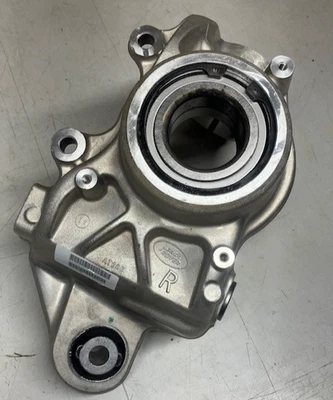 Range rover evoque L538 rear suspension hub knuckle RH with bearing - Image 1 of 4