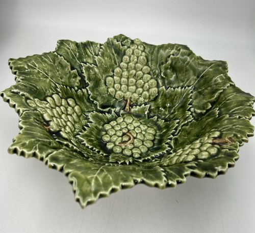 Vintage CALDAS Majolica Portugal Hand Painted Green Leaves & Grapes Serving Bowl - Picture 2 of 11