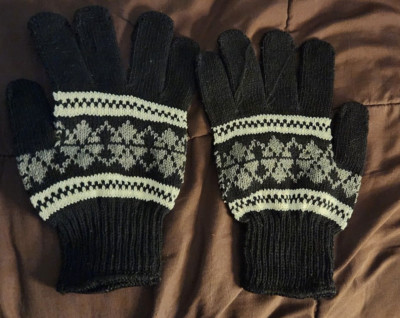 Un-Branded Kids Black Gloves with a White Band with Blac Greyk Wavy Accent