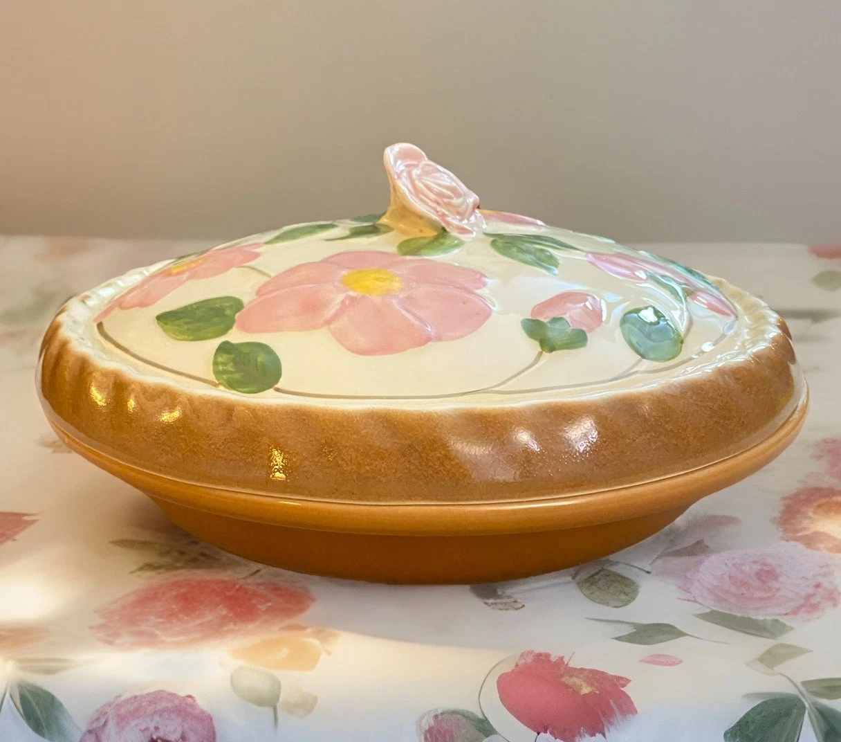 New Franciscan Desert Rose 3D Covered Pie Dish Ceramic Lid Made Portugal Vintage