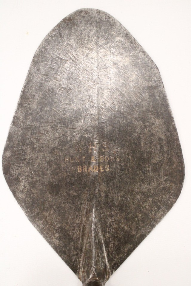 Vintage WHS HUNT & SONS Brade 8" Broad Rounded Head Bricklayers TROWEL