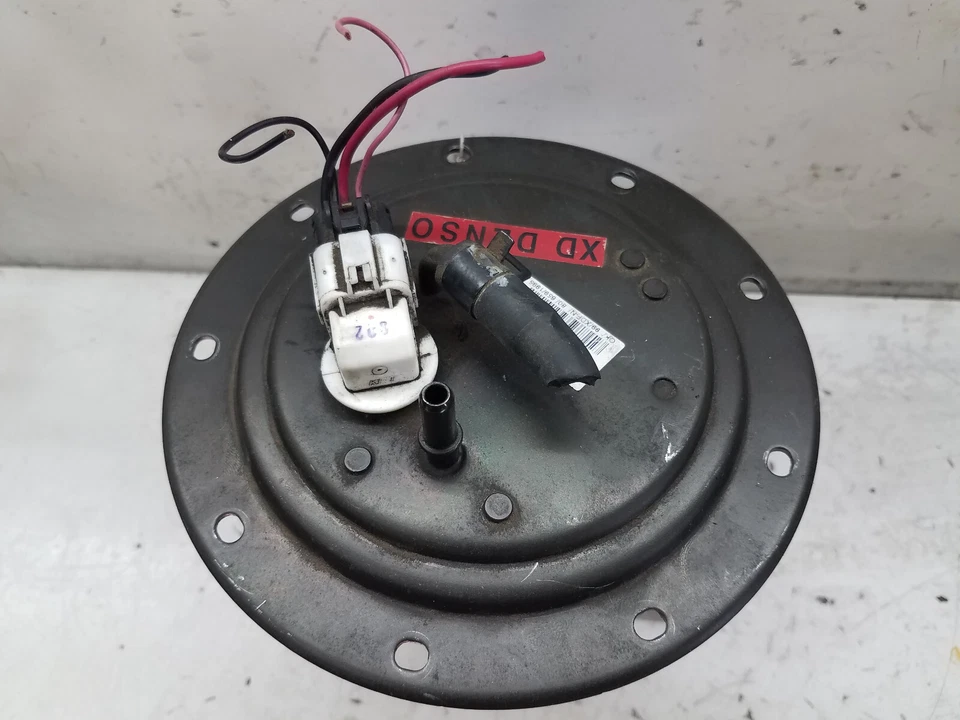 2004-2006 Hyundai Elantra 2.0L Fuel Pump Assembly 31110-2D531 (M137) - Image 2 of 4