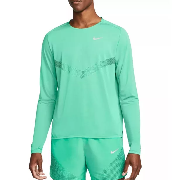 green long sleeve running shirt