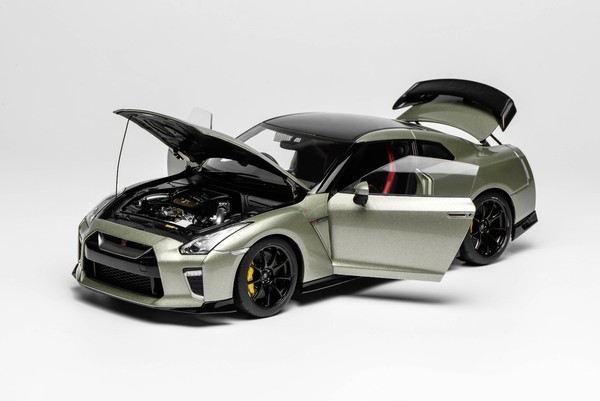 Motorhelix Nissan GT-R (R35) Track Edition By Nismo T-Spec Millenni 1/18. M85315-image