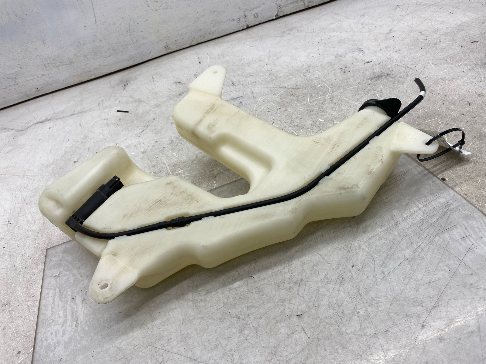 2020-2025 ASTON MARTIN DBX OEM WASHER RESERVOIR TANK BOTTLE MY83-17B612-AB