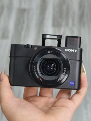 Sony DSC-RX100 III RX100M3 Digital Camera 20.1 MP SLR Built-in