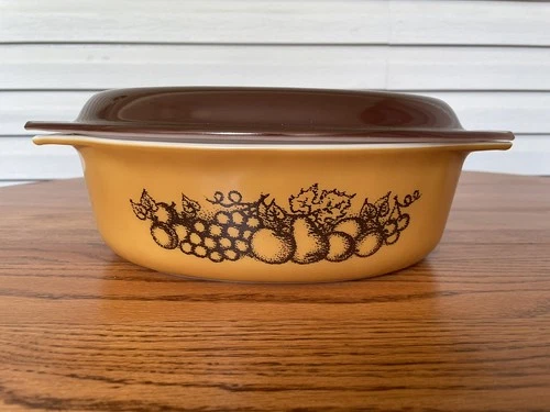 Vintage Pyrex Old Orchard 1970's 045 2 1/2 QT Oval Casserole Dish with Brown Lid