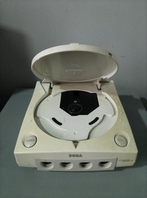 Sega Dreamcast Console, 3 Controllers and Cables Bundle With Daytona USA 2001