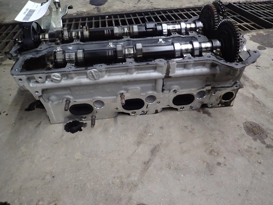 14 15 MERCEDES ML350 Right Cylinder Head, Diesel - Image 2 of 4