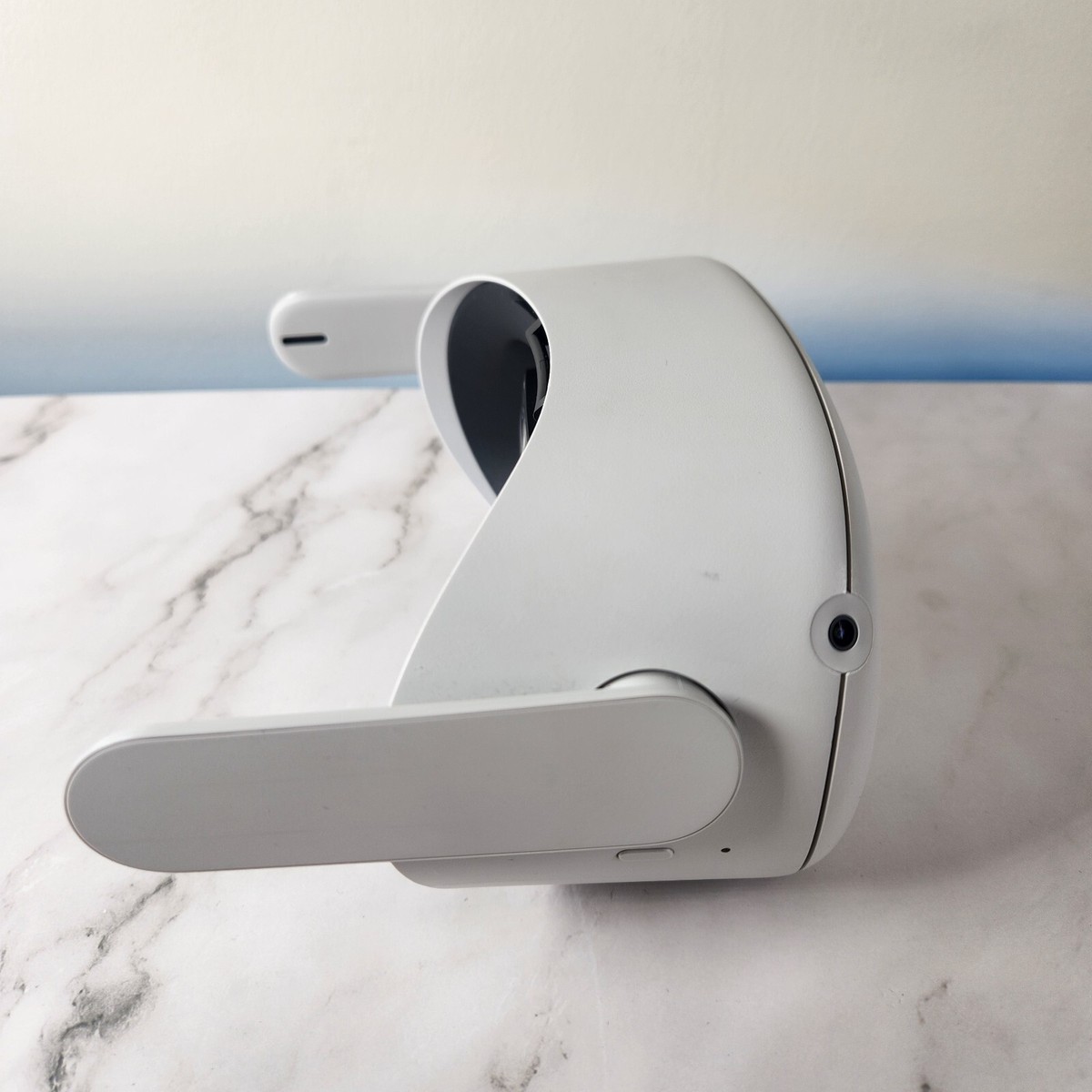 Oculus Quest 2 128 GB Advanced All-in-one VR Headset–White