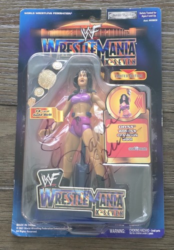 CHYNA JOANIE LAURER Signed Wrestlemania X-Seven Limited Edition Figure - Picture 3 of 9