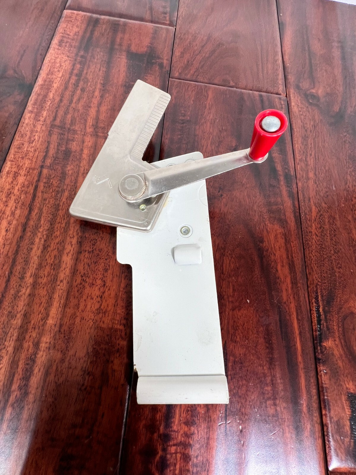 Swing Away Handle Wall Mount Manual Can Opener Vintage White & Silver