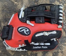 Rawlings Playmaker Series Youth Glove. 10.5  . Black  Red. Good Condition. Left