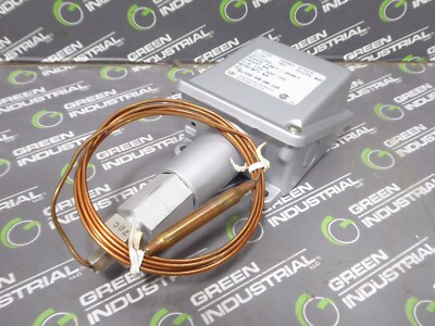 NEW United Electric F100-7BC 90154 Temperature Switch 0-400°F
