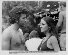 Orig 1977 PATRICK WAYNE – JANE SEYMOUR Candid.. SINBAD AND THE EYE OF THE TIGER